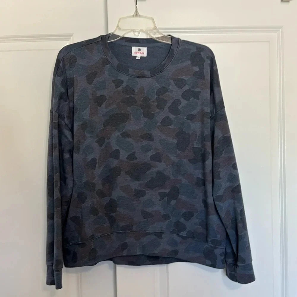 Sundry Camo Lightweight Crewneck Sweatshirt Size Medium Gray/Blue - Picture 11 of 11